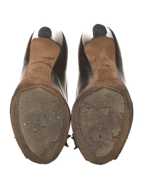 Marc Jacobs Leather Bow Accents Pumps