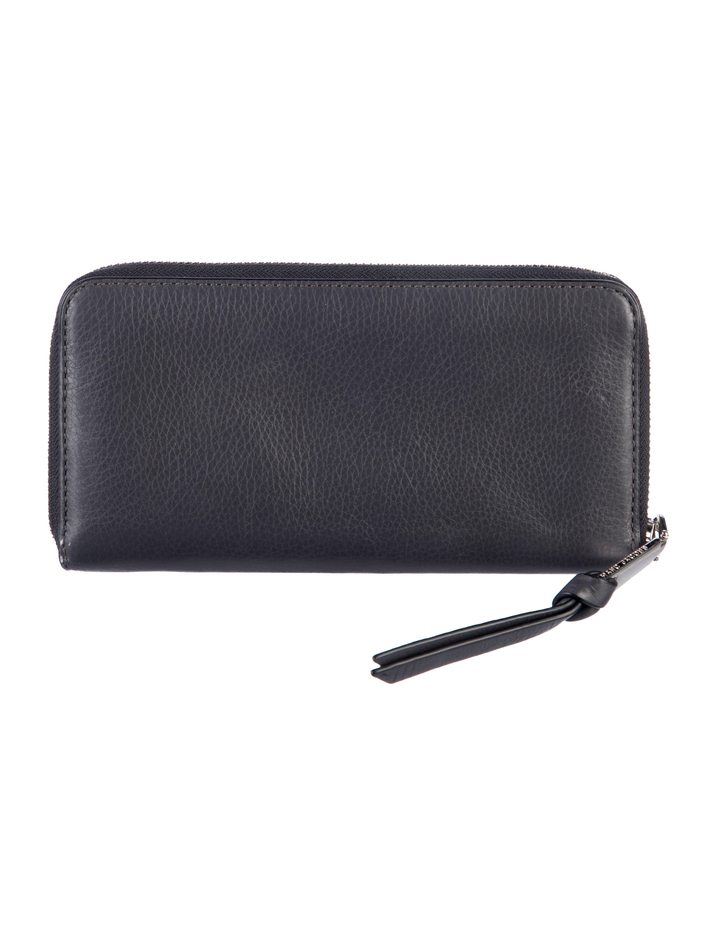Marc Jacobs Leather Continental Wallet