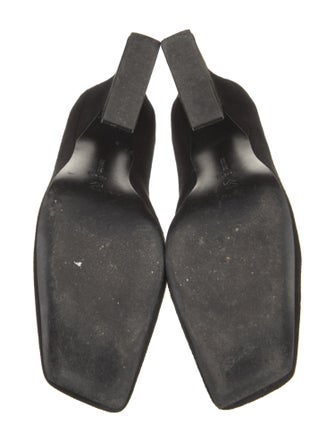 Mercedes Castillo Suede Pumps