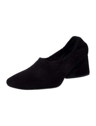 Mercedes Castillo Suede Pumps