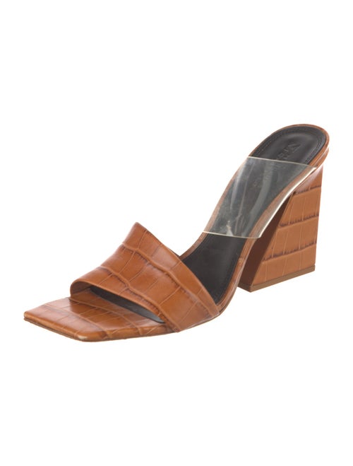 Mercedes Castillo Leather Slides