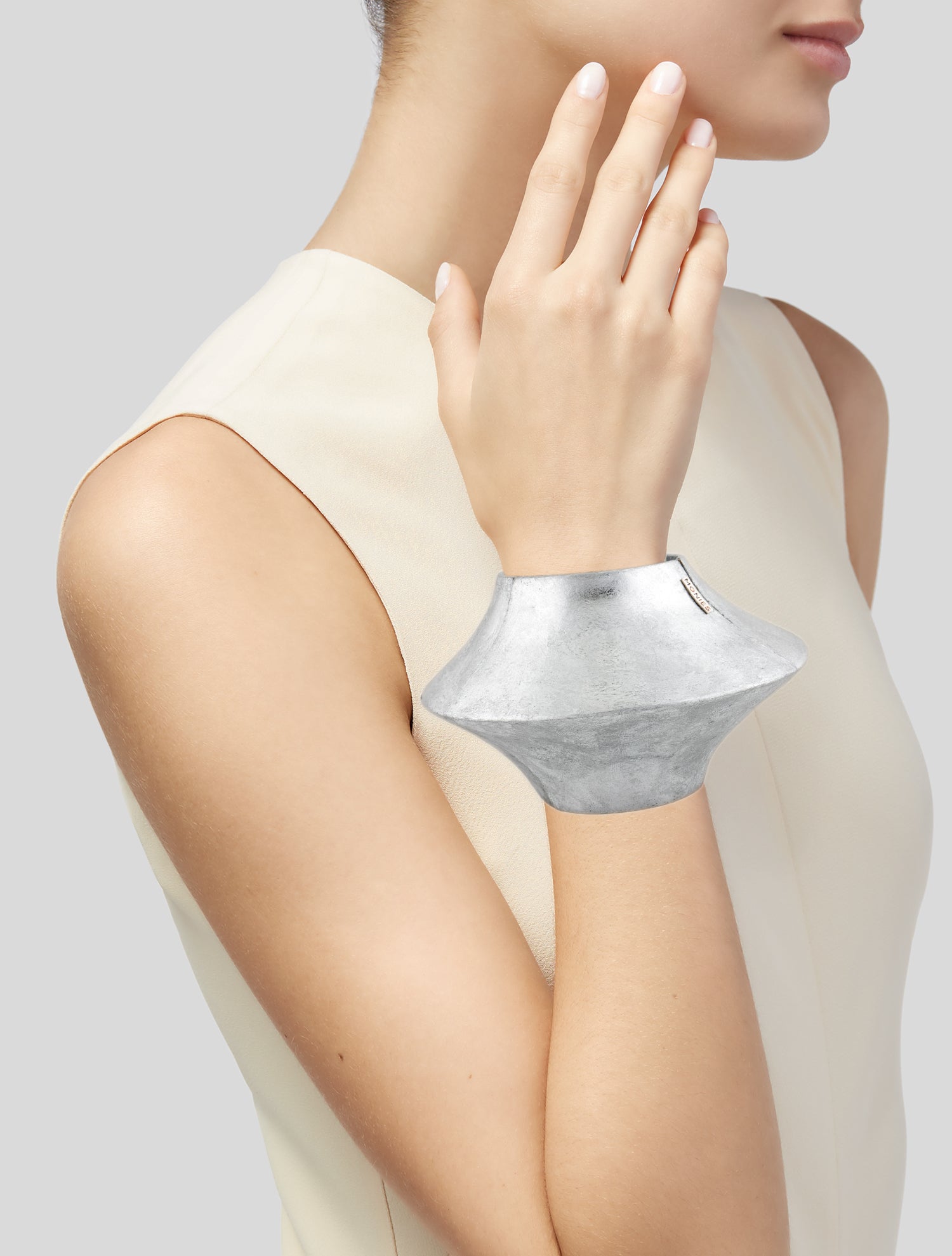 Monies Aluminum & Wood Daisy Stetch Bangle Bracelet