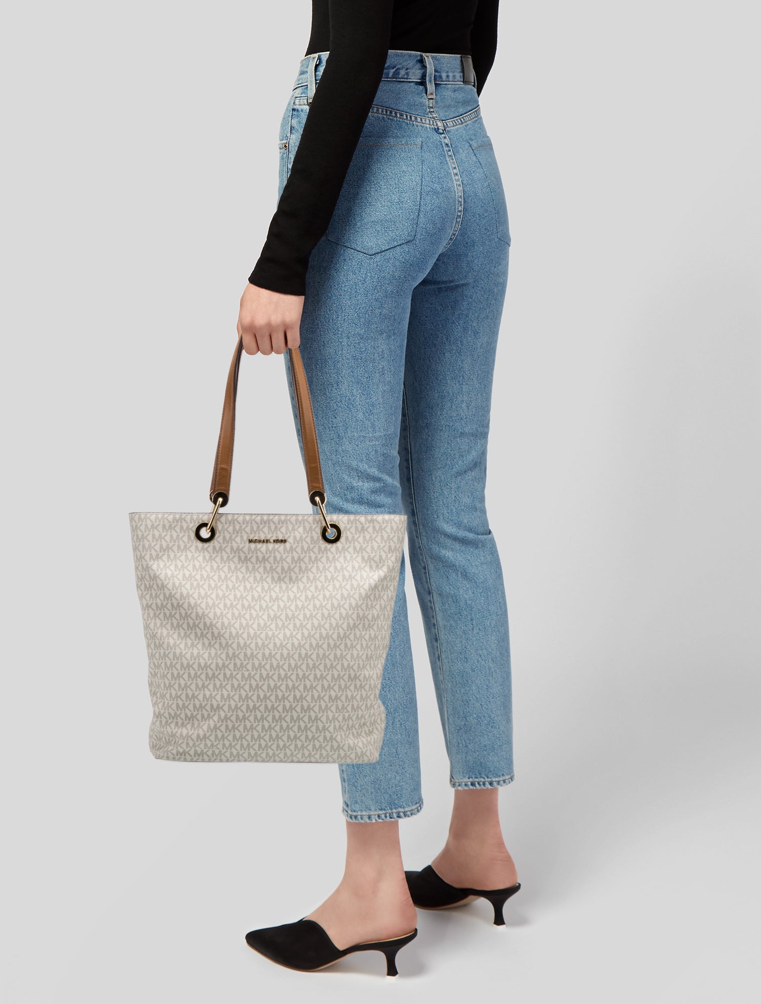 Michael Kors Bucket Bag