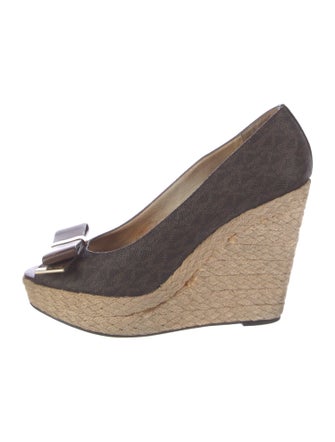 Michael Kors Bow Accents Pumps
