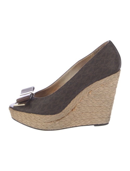 Michael Kors Bow Accents Pumps