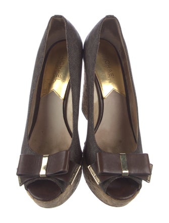 Michael Kors Bow Accents Pumps