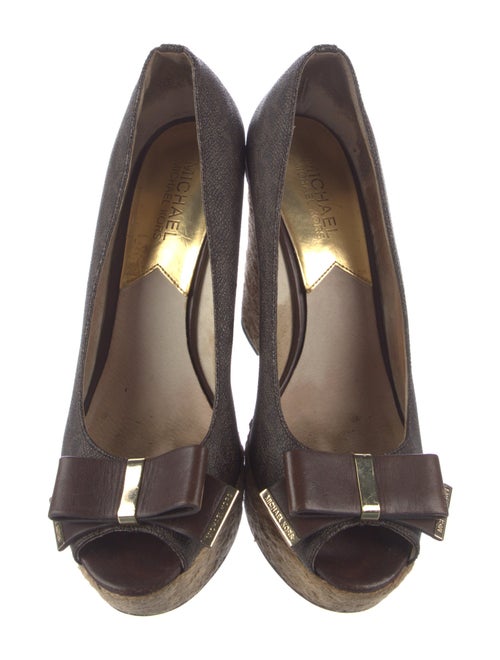 Michael Kors Bow Accents Pumps