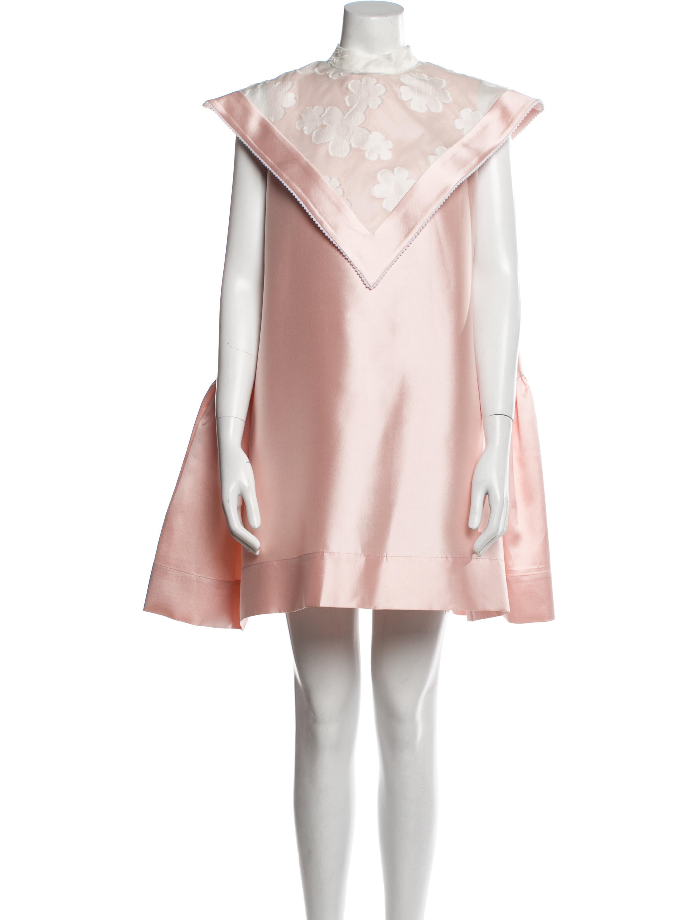 minju pink dress Minju looks super pretty in a pink Hysteric top