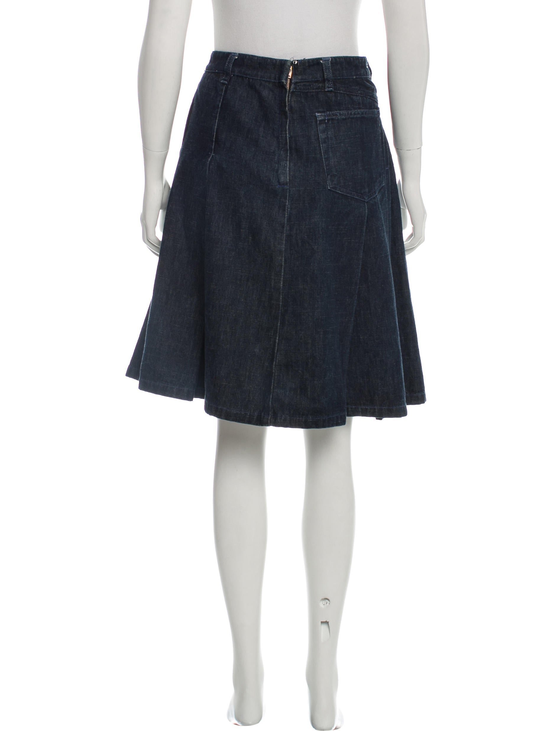 creative pleated denim skirt outfit
17