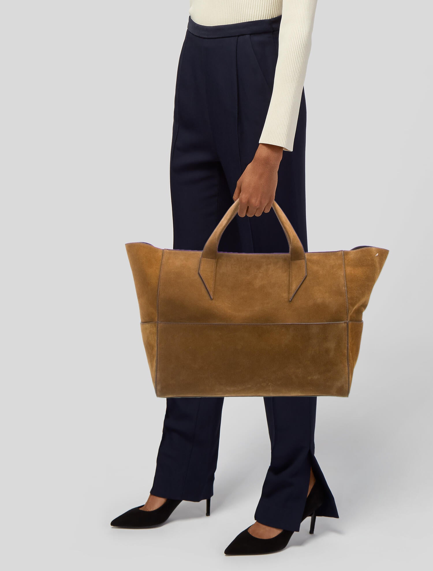 Métier Suede Passerby East West