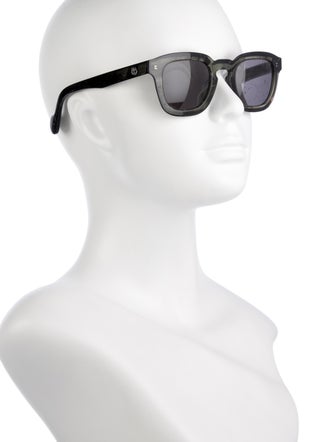 Moncler Wayfarer Tinted Sunglasses