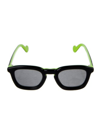 Moncler Wayfarer Tinted Sunglasses