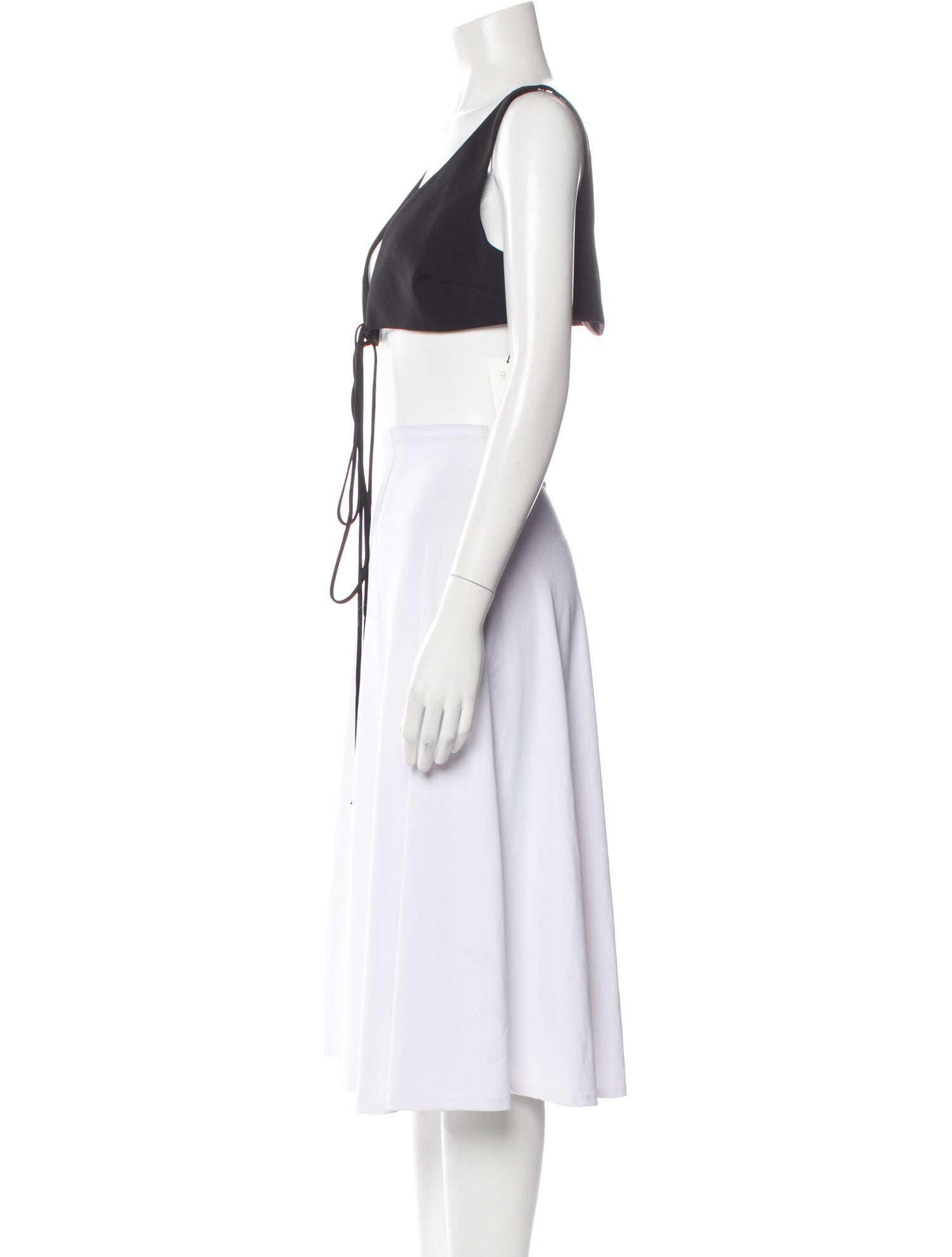 Mônot V-Neck Sleeveless Crop Top