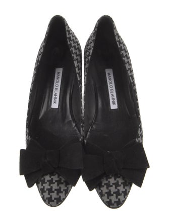 Manolo Blahnik Houndstooth Print Bow Accents Pumps