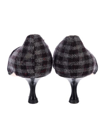 Manolo Blahnik Printed Pumps