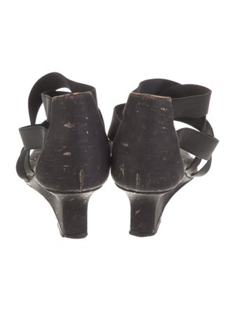 Manolo Blahnik Printed Pumps