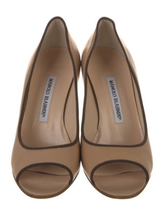 Manolo Blahnik leather mid heel pumps