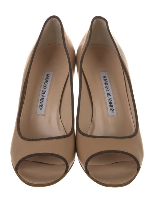 Manolo Blahnik leather mid heel pumps