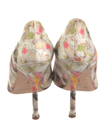 Manolo Blahnik Hangisi Floral Print Pumps