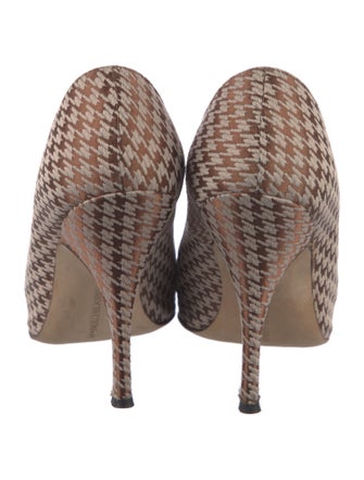 Manolo Blahnik BB 90 Houndstooth Print Pumps