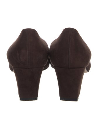 Manolo Blahnik Daphne Suede Block Heel Pump Suede Pumps