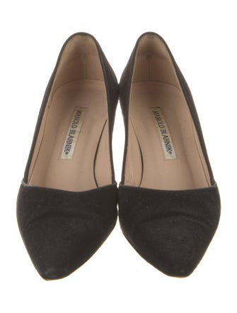 Manolo Blahnik Manolo Blahnik Suede Pumps