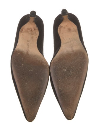 Manolo Blahnik Manolo Blahnik Suede Pumps