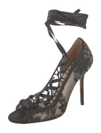 Manolo Blahnik Lace Lace Pattern Pumps