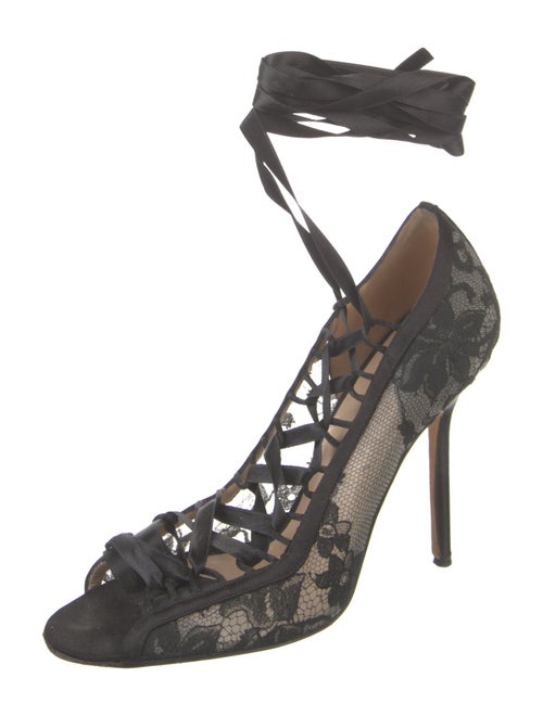 Manolo Blahnik Lace Lace Pattern Pumps