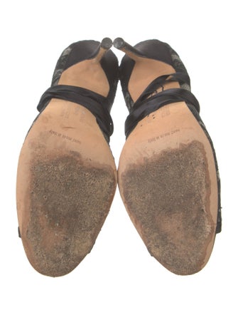 Manolo Blahnik Lace Lace Pattern Pumps