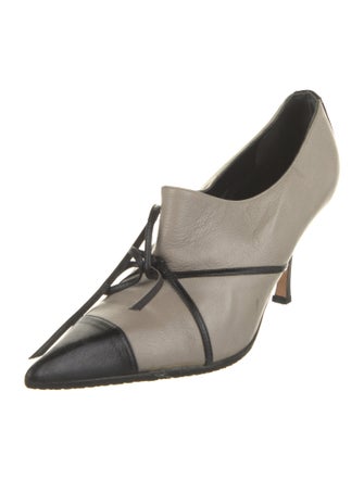 Manolo Blahnik Leather Bow Accents Pumps