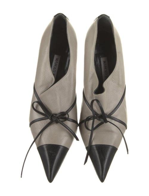 Manolo Blahnik Leather Bow Accents Pumps