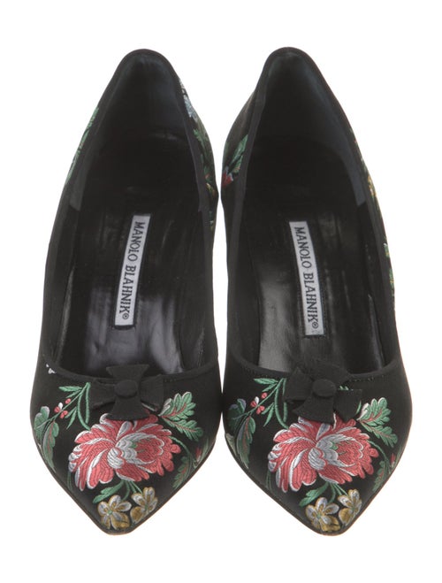 Manolo Blahnik Satin Lace Pattern Pumps