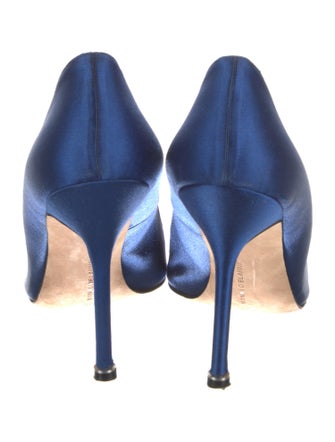 Manolo Blahnik Hangisi Satin Pumps