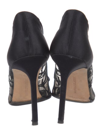 Manolo Blahnik Lace Lace Pattern Pumps