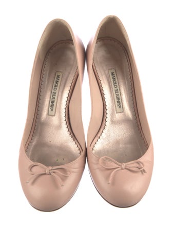 Manolo Blahnik Leather Bow Accents Pumps