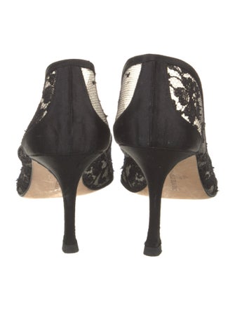 Manolo Blahnik Lace Lace Pattern Pumps