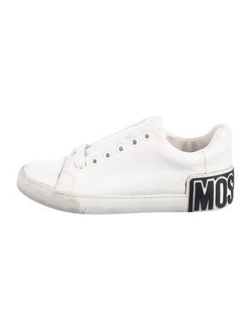Pre-owned Moschino Leather Sneakers In White