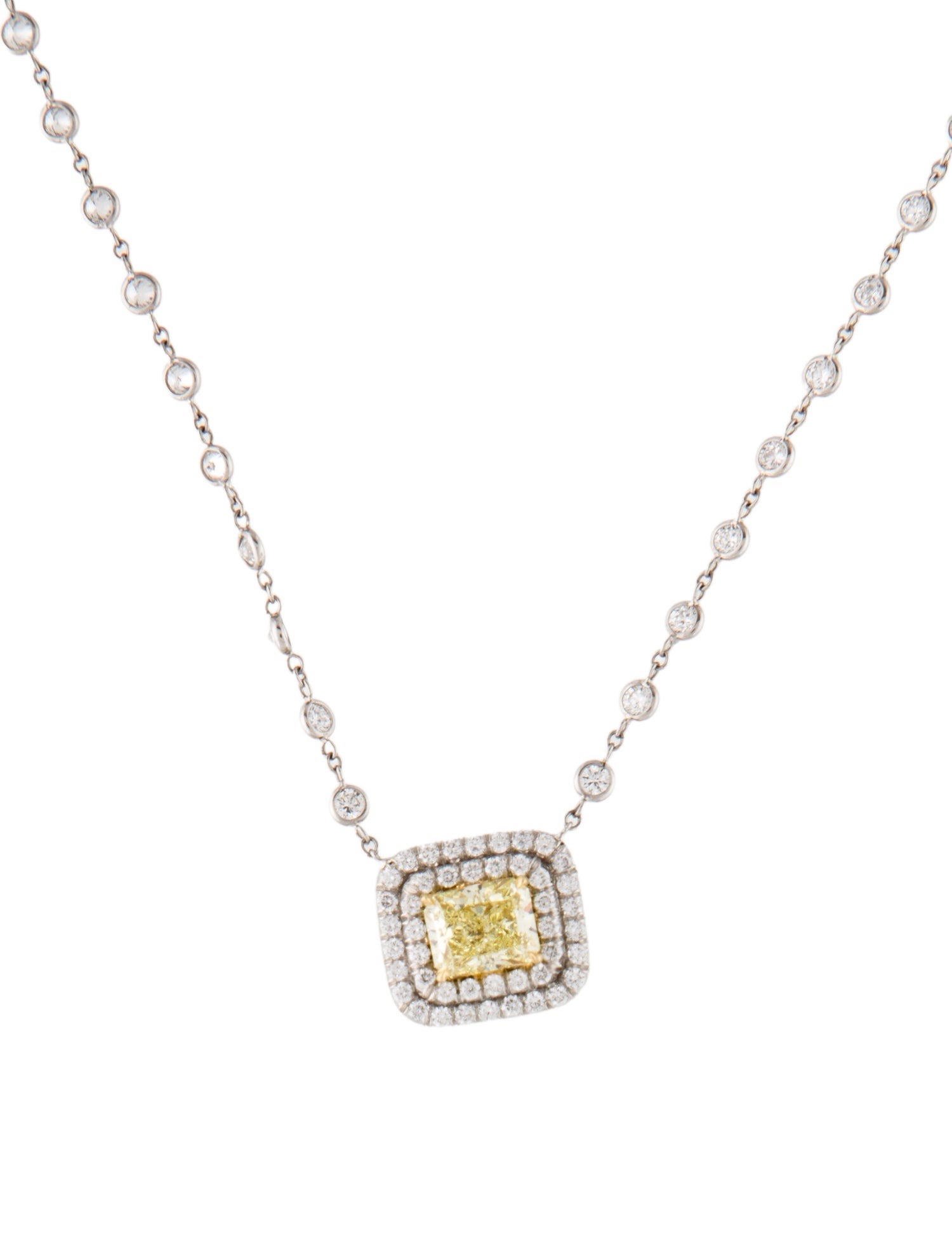 Necklace Platinum 2.62ctw Diamond Pendant Necklace