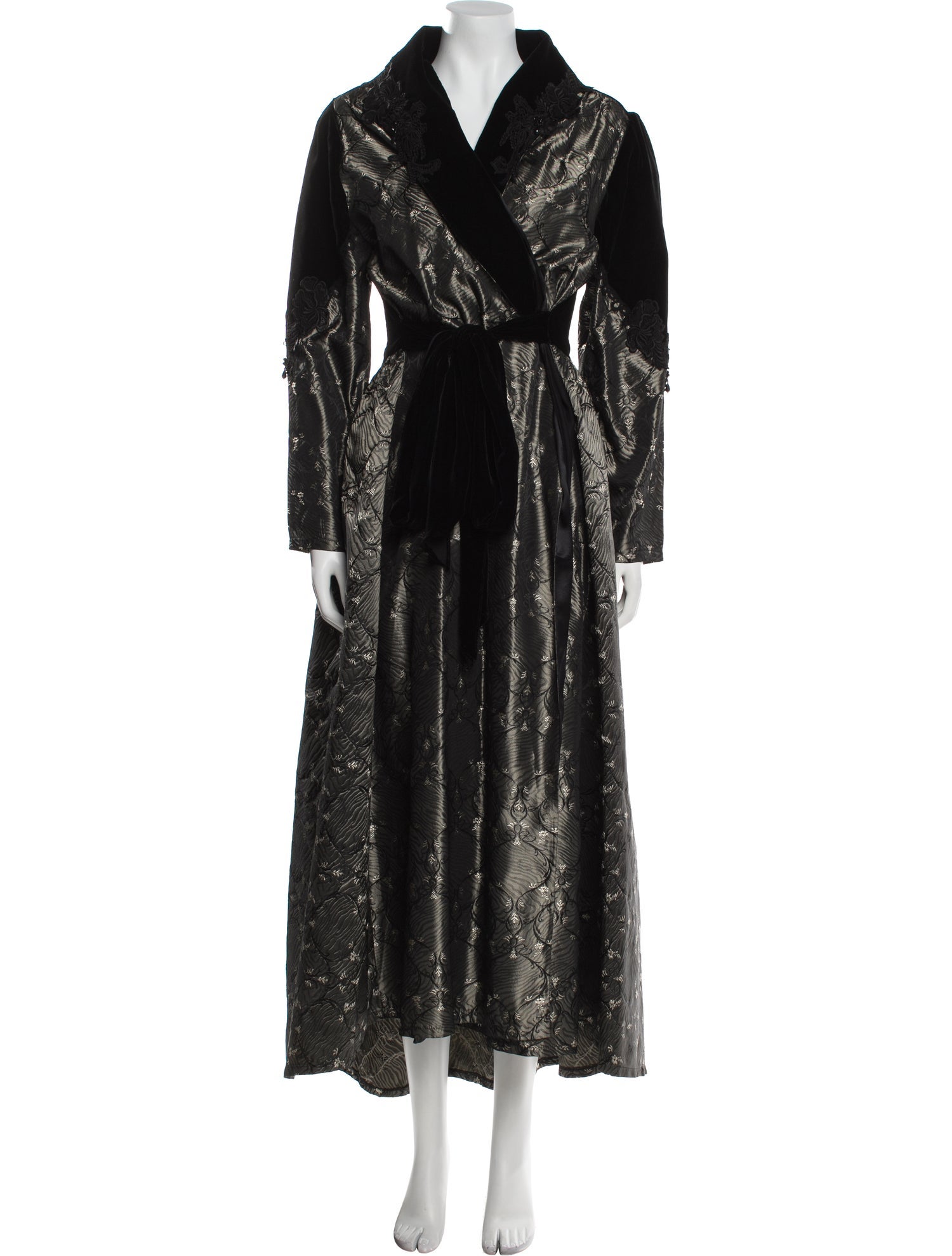 Neiman Marcus Embroidered Accent Robe