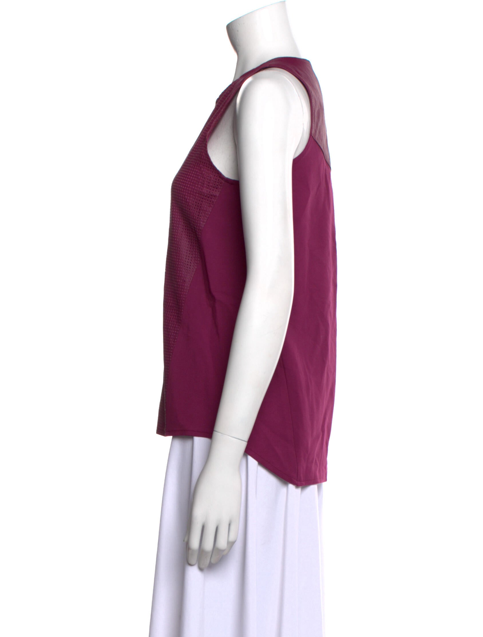 Neiman Marcus Crew Neck Sleeveless Top