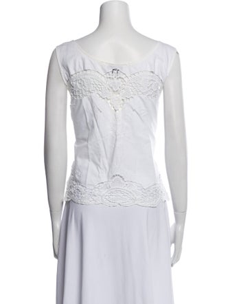 Neiman Marcus Scoop Neck Sleeveless Top