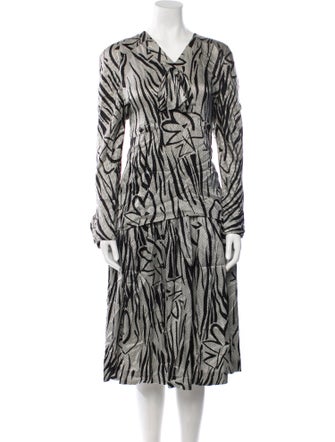 Neiman Marcus Silk Printed Pant Set