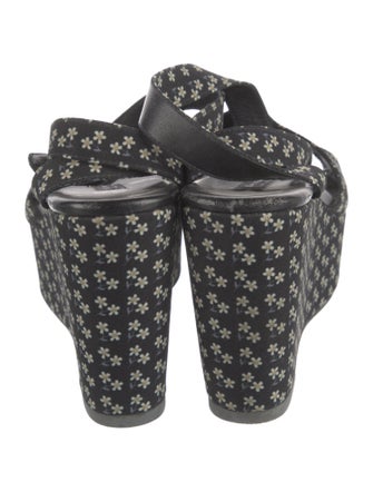 NewbarK Floral Print Sandals