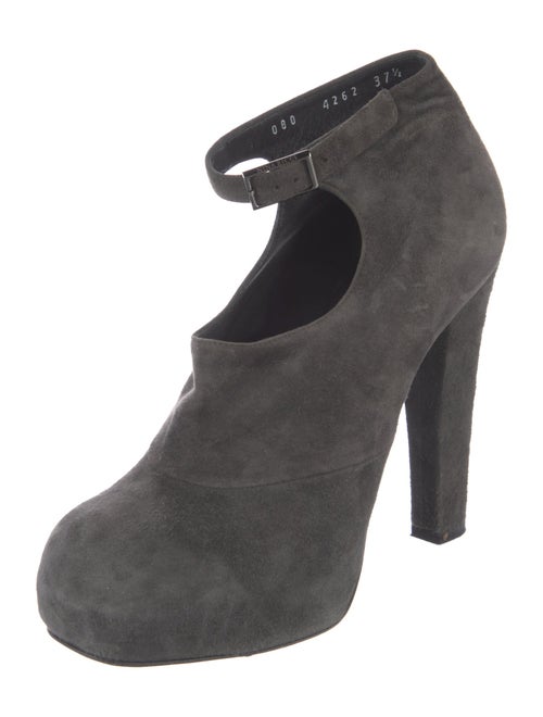 Nina Ricci Suede Pumps