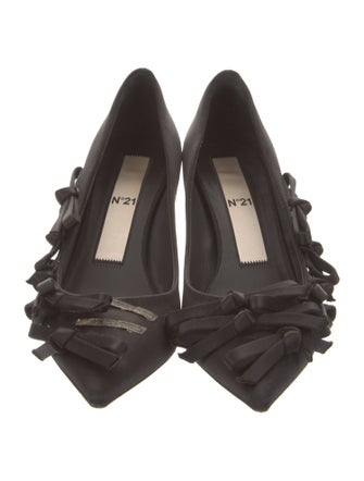 Nº 21 Satin Bow Accents Pumps