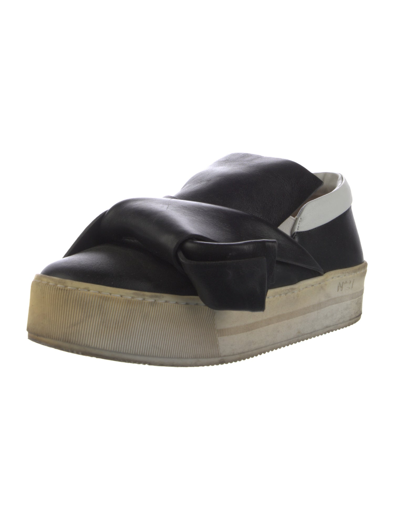 Nº 21 Leather Bow Accents Sneakers