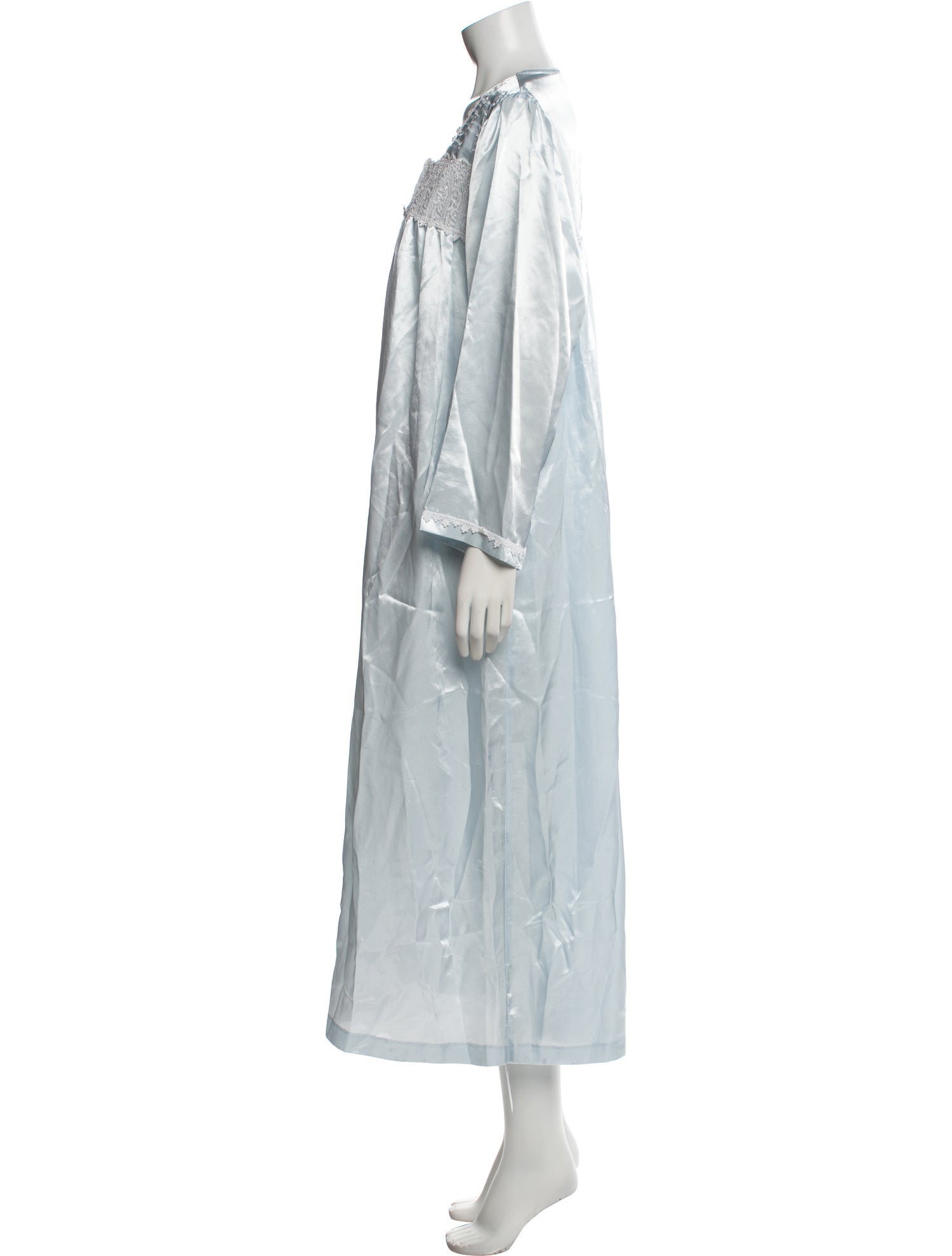 Oscar de la Renta Embroidered Accent Nightgown