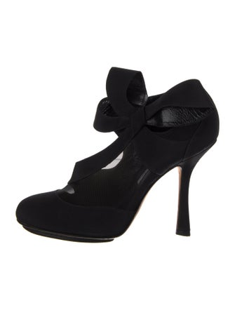 Oscar de la Renta Satin Bow Accents D'Orsay Pumps