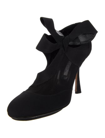 Oscar de la Renta Satin Bow Accents D'Orsay Pumps